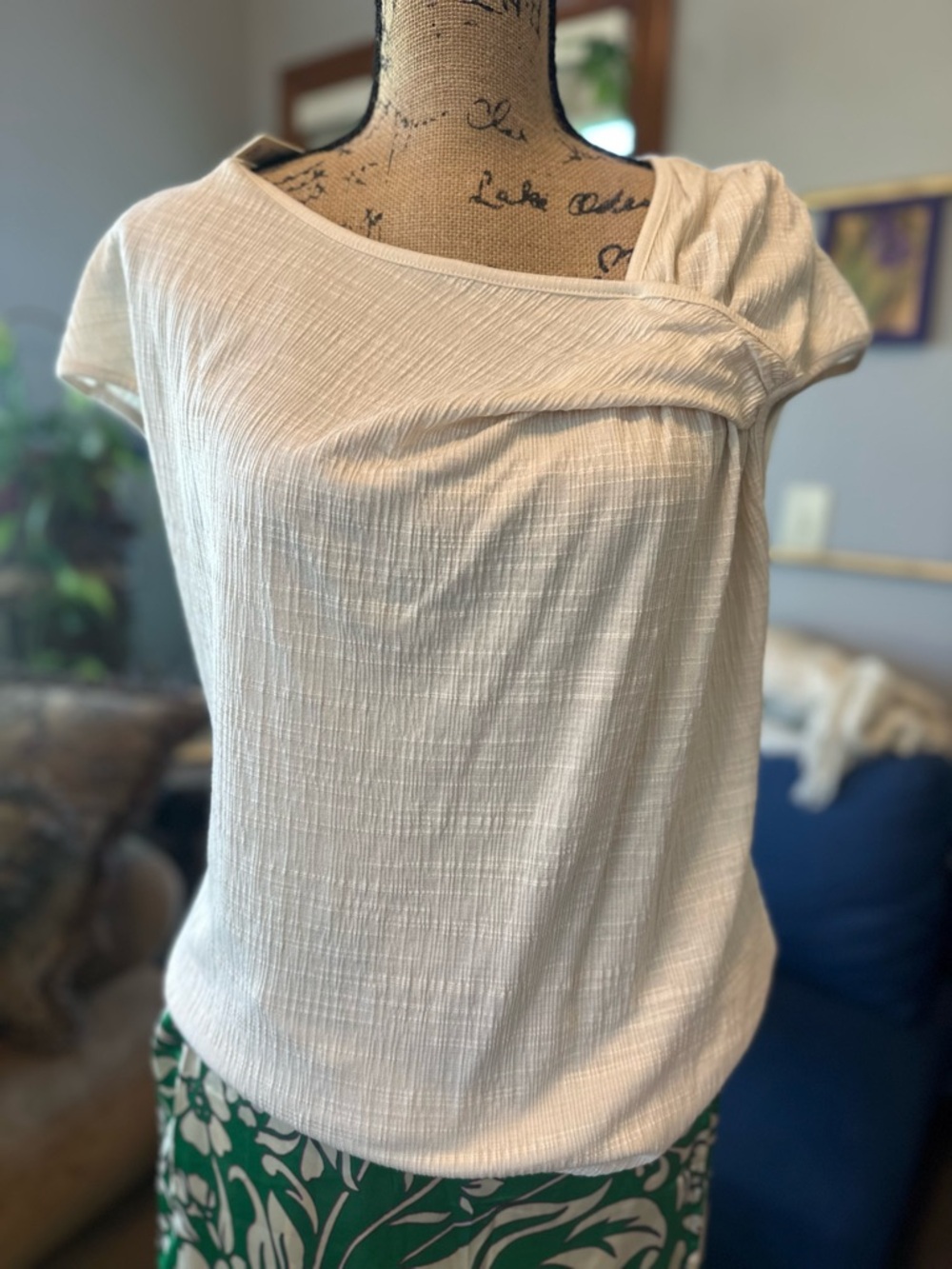 🆕 Max Studio London Women's Cream Short-Sleeve Twist-Neck Top. XL.